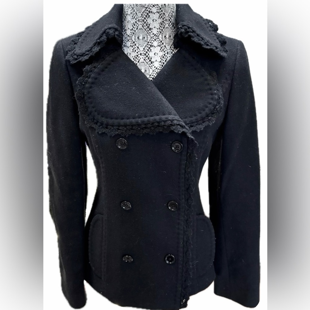 DOLCE & GABBANA COAT. Black vintage coat with leopard pattern on the inside.